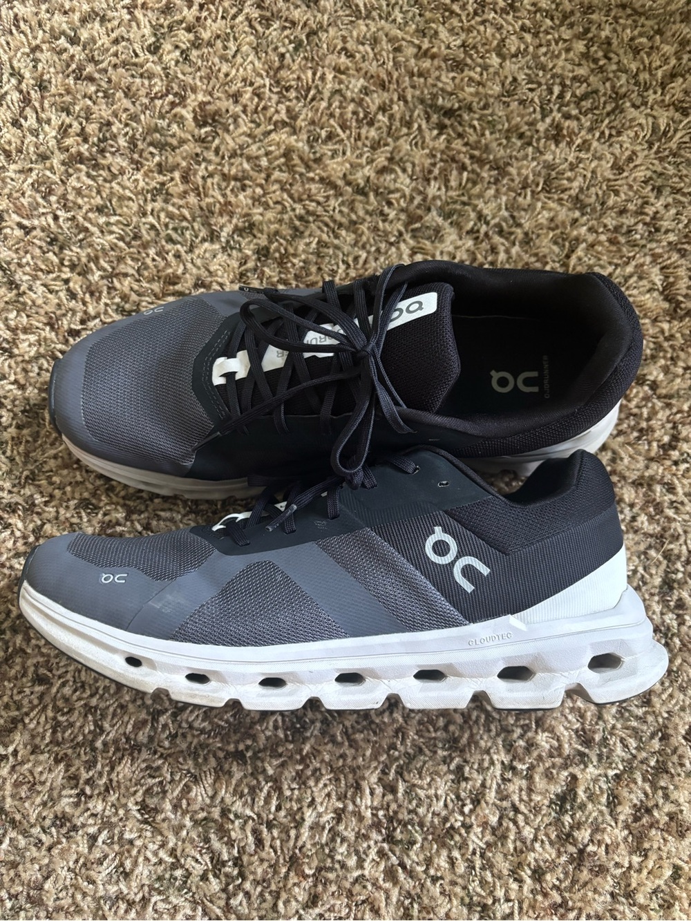 On Running Men's Cloudtec Runner in Gray and White